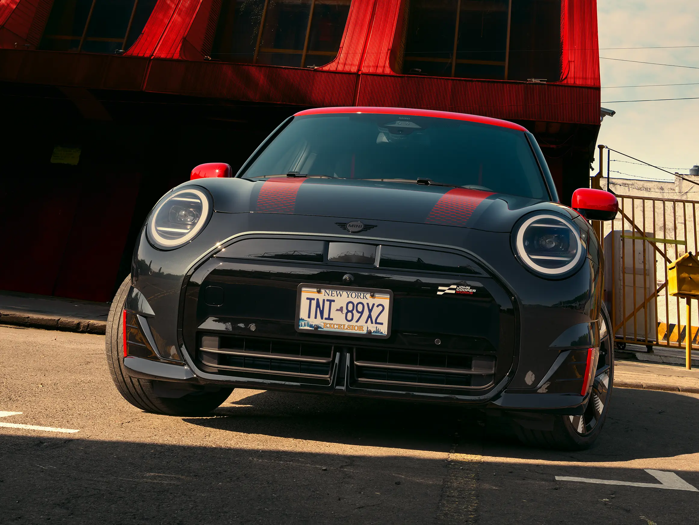 MINI John Cooper Works - J01 JCW Oldalnézet